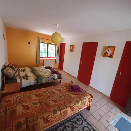 Gites-chambres D'hotes Calypso Bed and Breakfast 3*