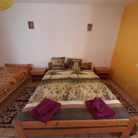 Gites-chambres D'hotes Calypso Bed and Breakfast 3*